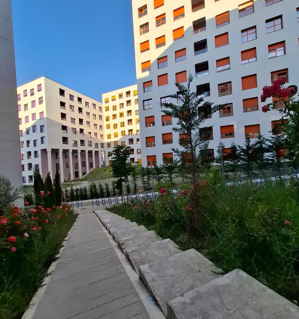 Me Qera: 📍 Kompleksi Mangalem - Ali Demi (1+1)