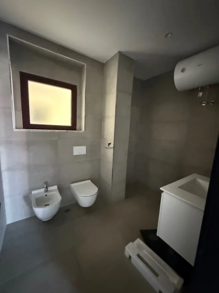 Tirana, Office for Rent on the 8th Floor, 140 m², €2,000 (CENTRAL)