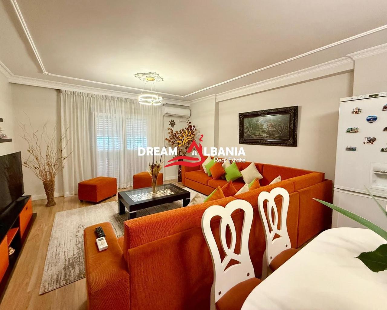 Jepet Apartament 2+1+2 me qera Komuna Parisit