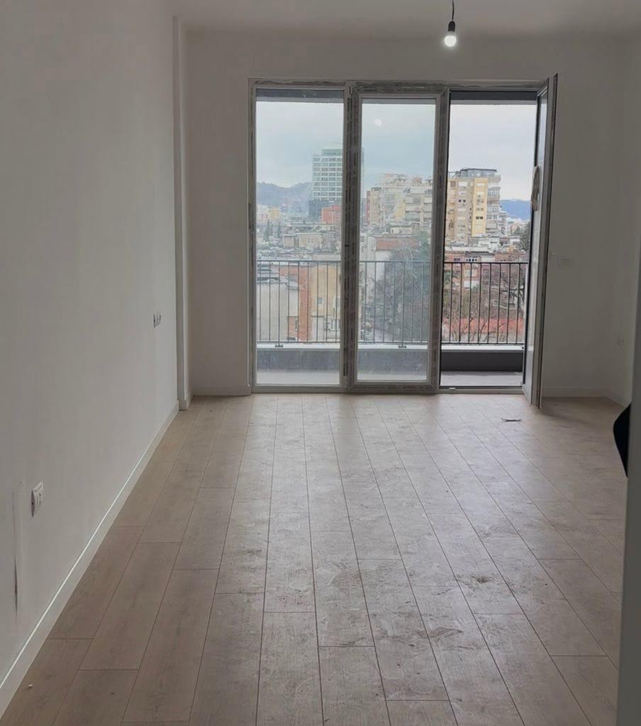 ZYRE ME QERA 70 M2 RRUGA E ELBASANIT 600 EURO