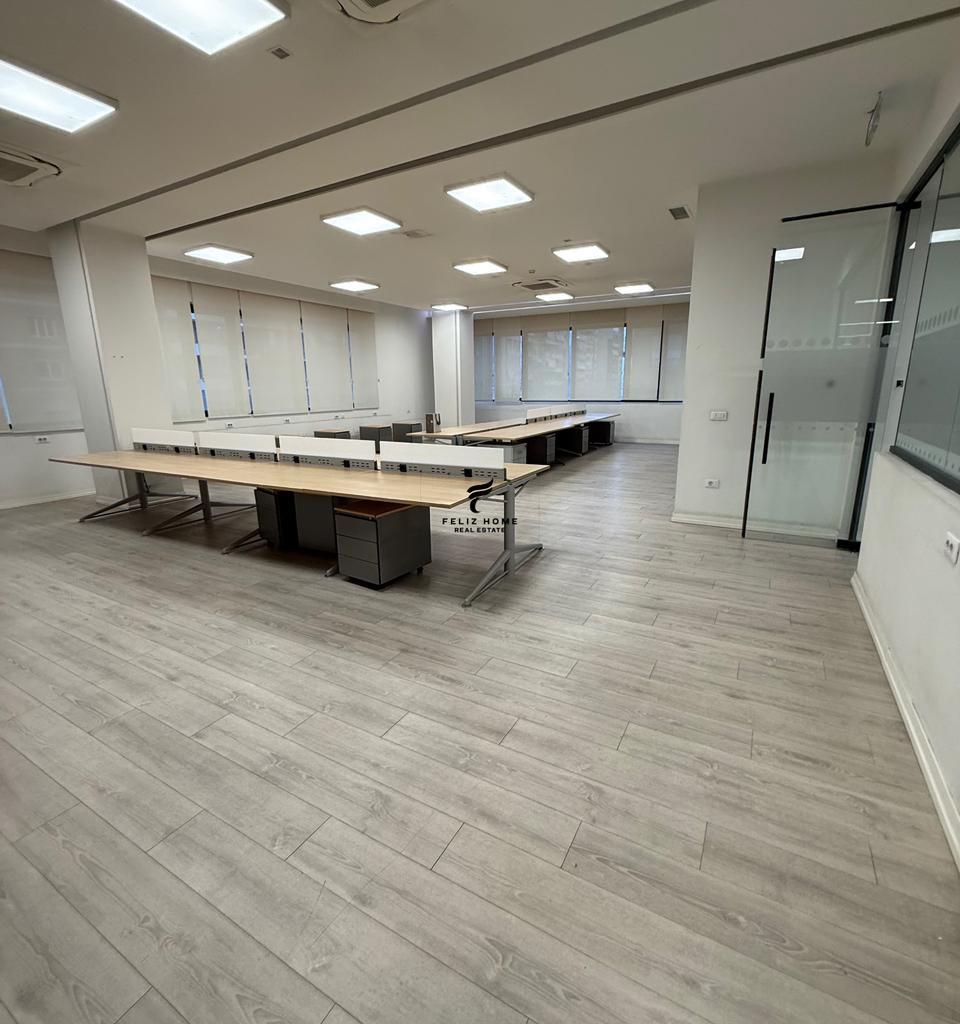 ZYRE ME QERA 1000 M2 RRUGA E KAVAJES 17.000 EURO