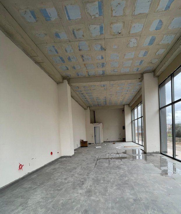 Negozio con cortile di 101 m², prezzo 1.000 euro