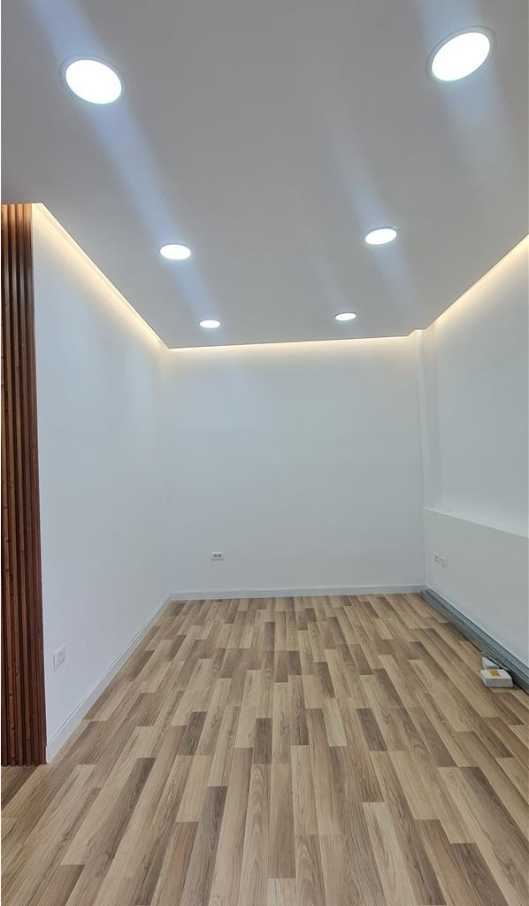 Jepet lëshohet me qera njësi biznesi zyrë dyqan studio etj
