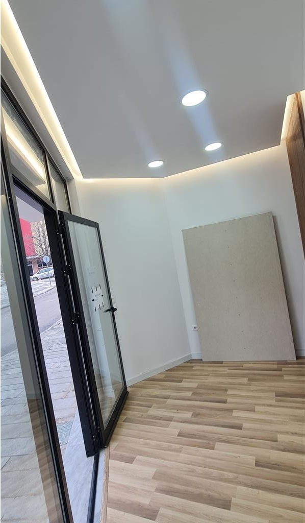 Commercial Unit for Rent: Office, Shop, Studio, etc.