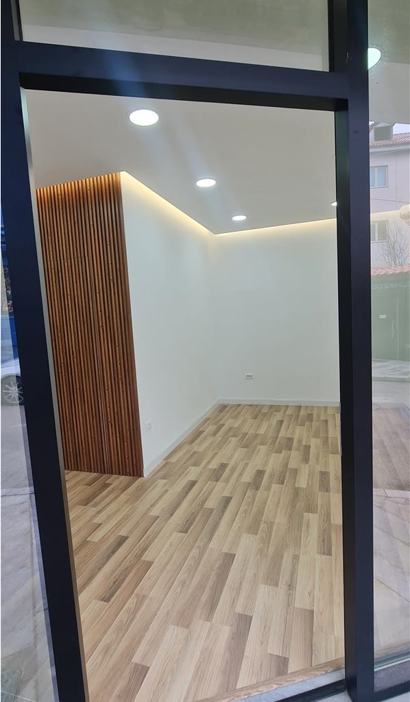 Commercial Unit for Rent: Office, Shop, Studio, etc.