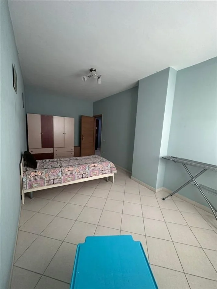 Tirane, affitto appartamento 2+1 con balcone al terzo piano, 106 m² 500 € (ASTIR)