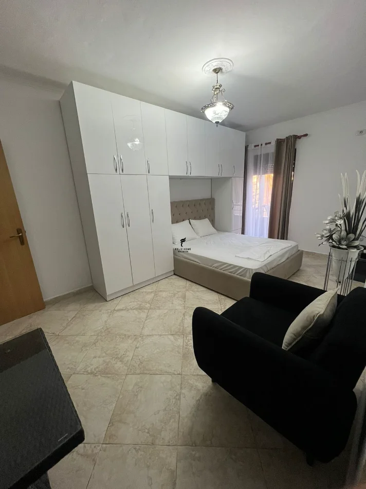 Tirane, jepet me qera garsonier Kati 3, 40 m² 500 € (RRUGA E BARRIKADAVE)