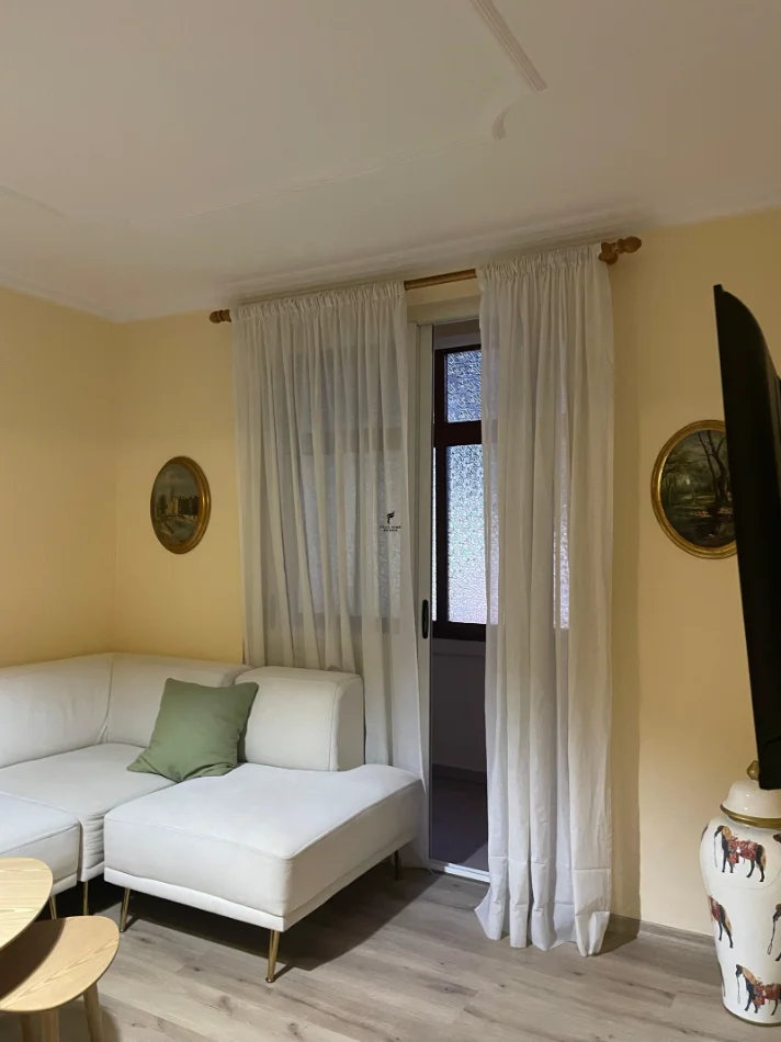 Tirane, jepet me qera zyre Kati 1, 96 m² 1.000 € (SHESHI WILLSON)