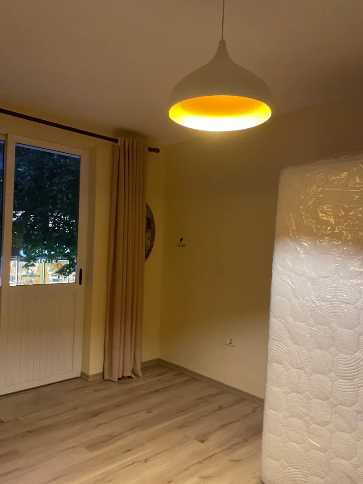 Tirane, affitto ufficio Kati 1, 96 m² 1.000 € (SHESHI WILLSON)