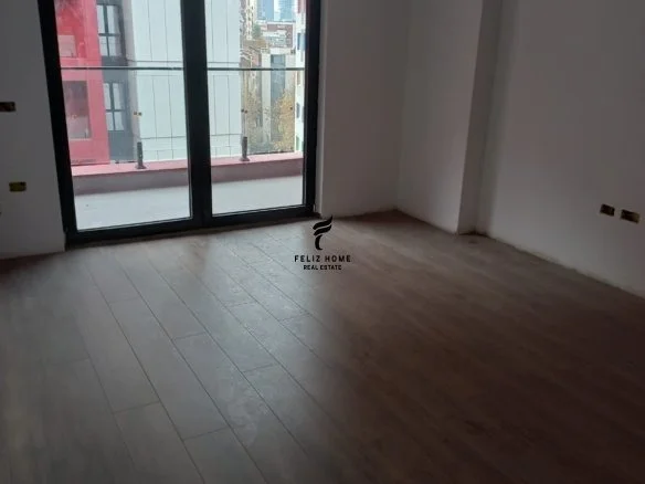Tirane, affitto ufficio Kati 1, 70 m² 700 € (VIA DIBRES)