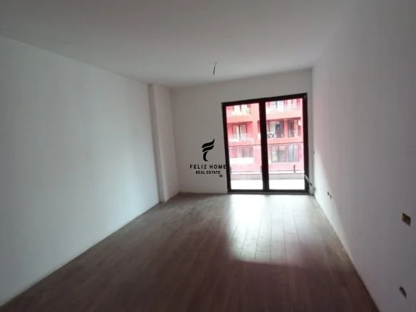 Tirane, jepet me qera zyre Kati 1, 70 m² 700 € (RRUGA E DIBRES)