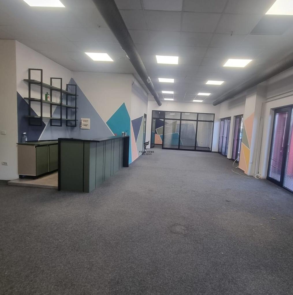 Zyra con Quota 190 m² in Via Dibres a 200.000 LEKE FH-57891