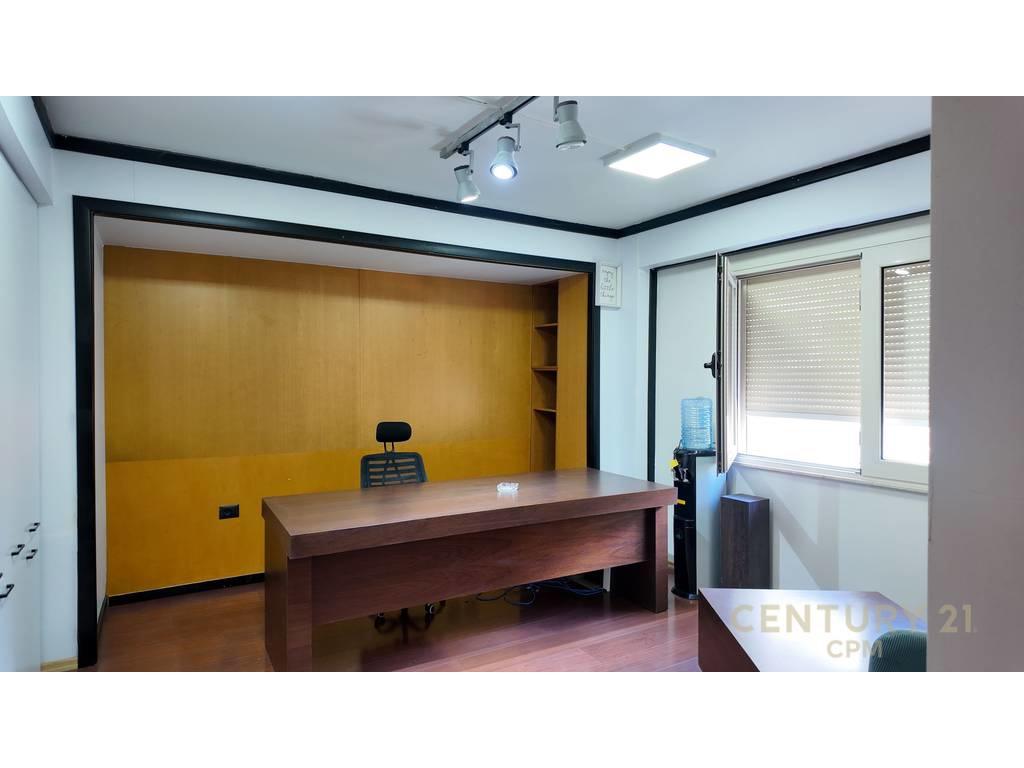 Ufficio Prestigioso in Vendita nel Bllok – Ideale per Business