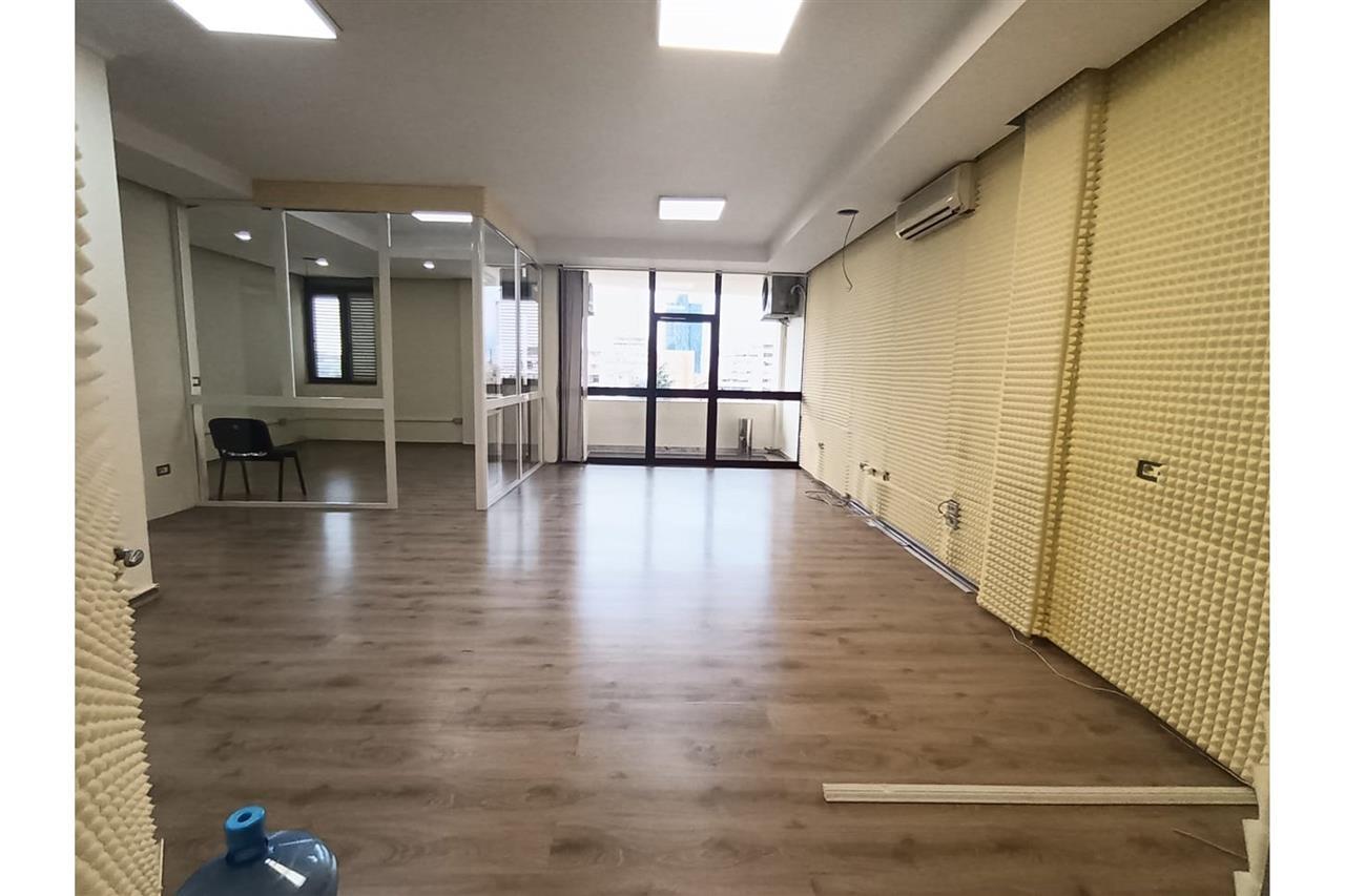 AMBIENT ZYRE PER QIRA NE BLLOK!