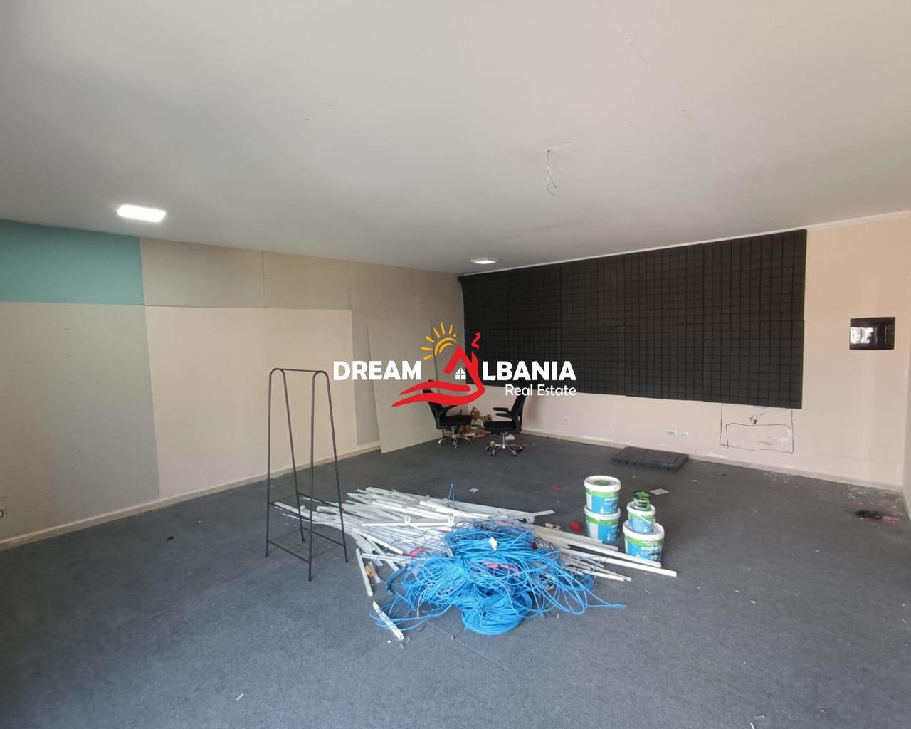 Jepet Me Qera Ambient Biznesi tek Zogu i Zi (ID 42611542)