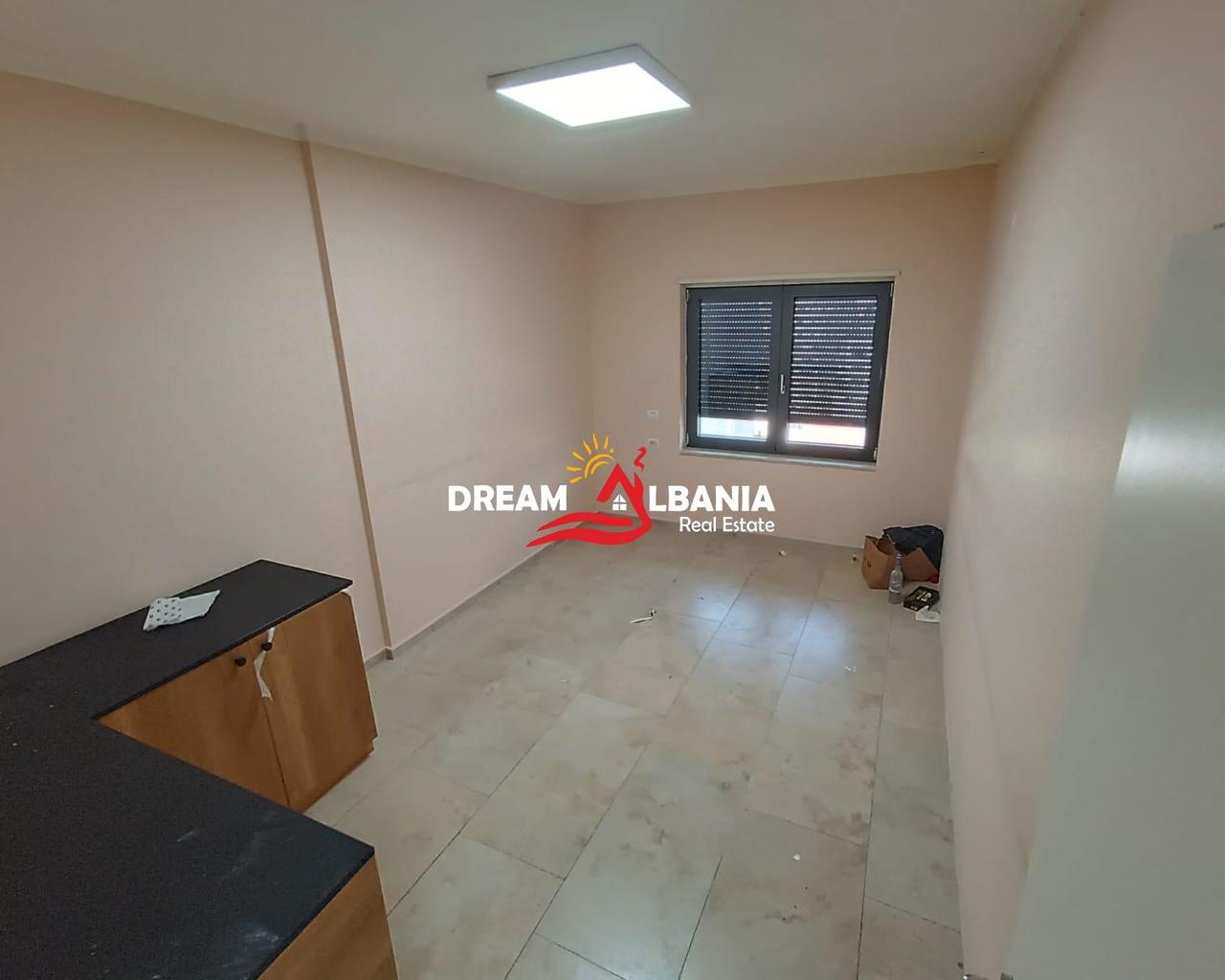 Jepet Me Qera Ambient Biznesi tek Zogu i Zi (ID 42611542)
