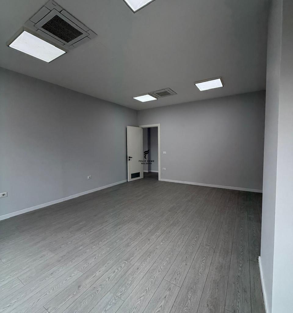 Warehouse with 404 m2 Area for Sale at 520,000 LEKE FH-74595