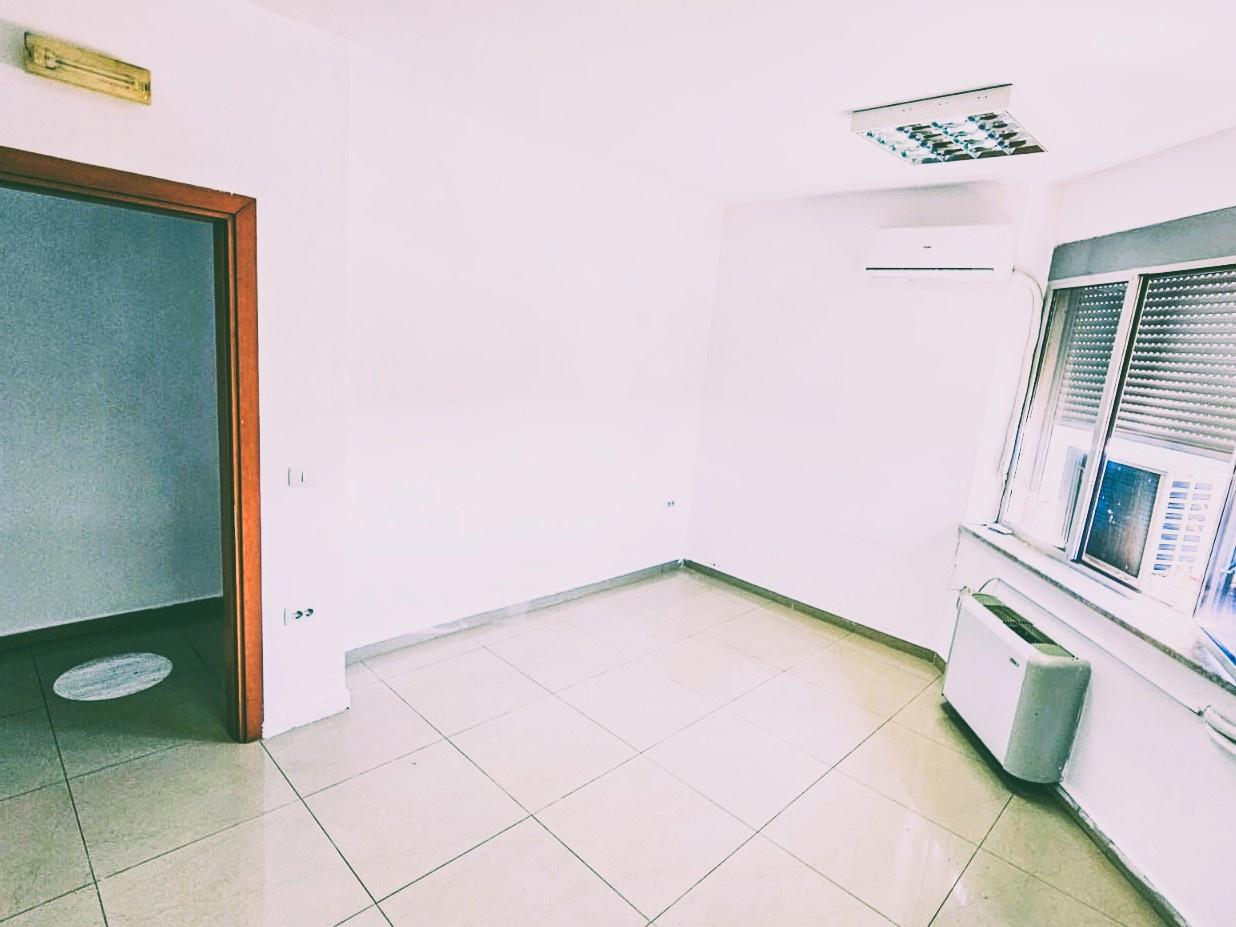 🏢 Ambient Komercial me Qira – 300 m² | Rruga e Dibrës, pran