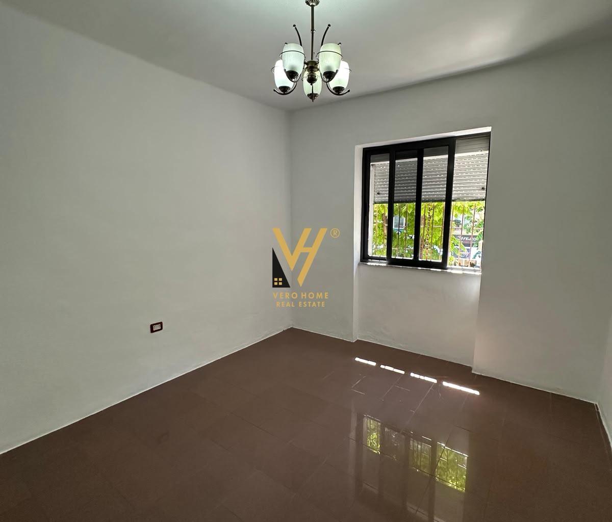 JEPET AMBIENT BIZNESI 72 M2 ME QERA TE RR.DURRESIT 1.300 EUR
