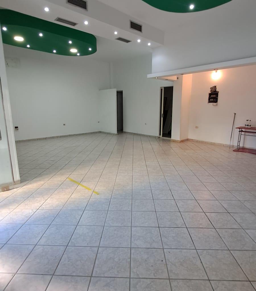 🏢✨ Affitto Spazio Commerciale vicino al Complesso Square 21