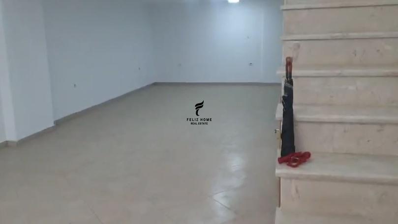 Commercial Space with 90 m2, Treni Station