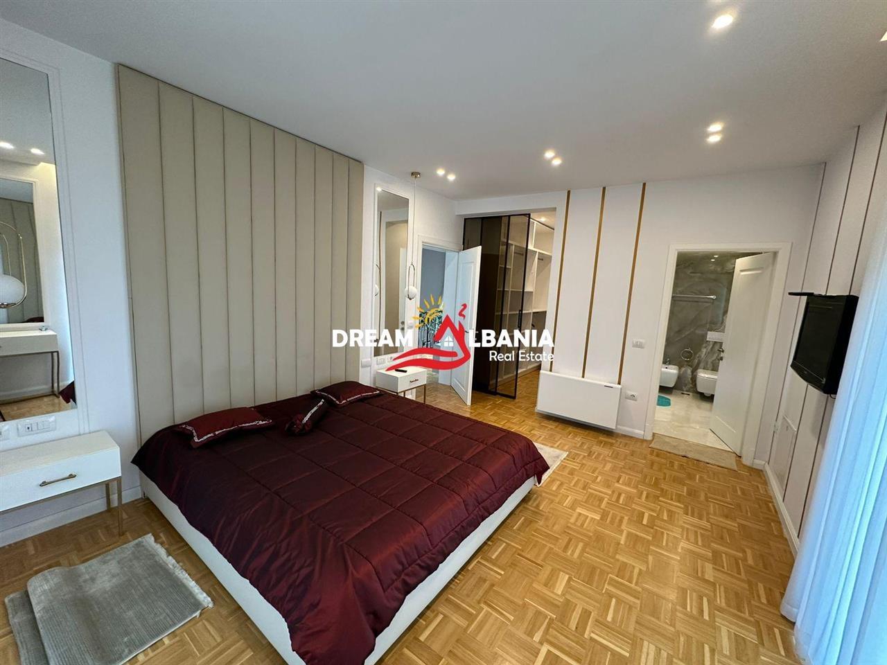 For Rent: 3-Storey Villa near Lake Park (4251322)