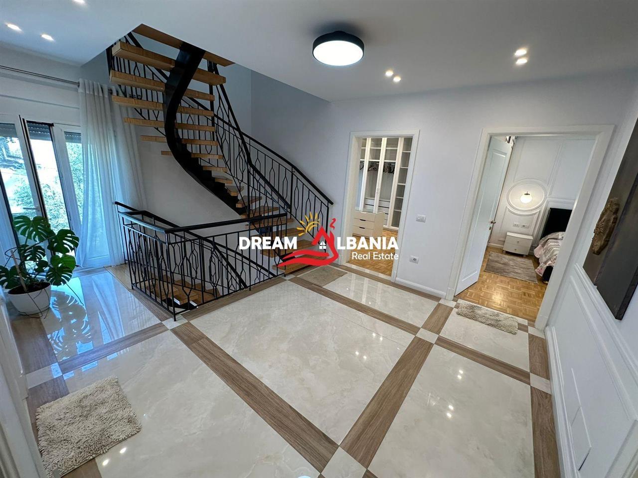 For Rent: 3-Storey Villa near Lake Park (4251322)