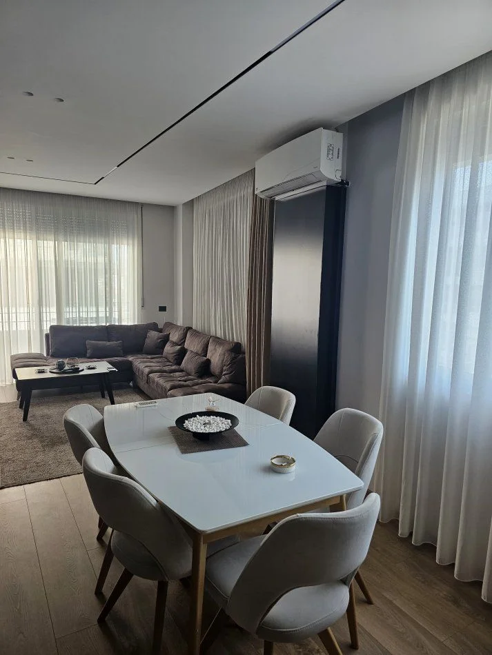 Tirane, affitto appartamento 2+1+Balcone Piano 5, 100 m² 700 € (ASTIR)