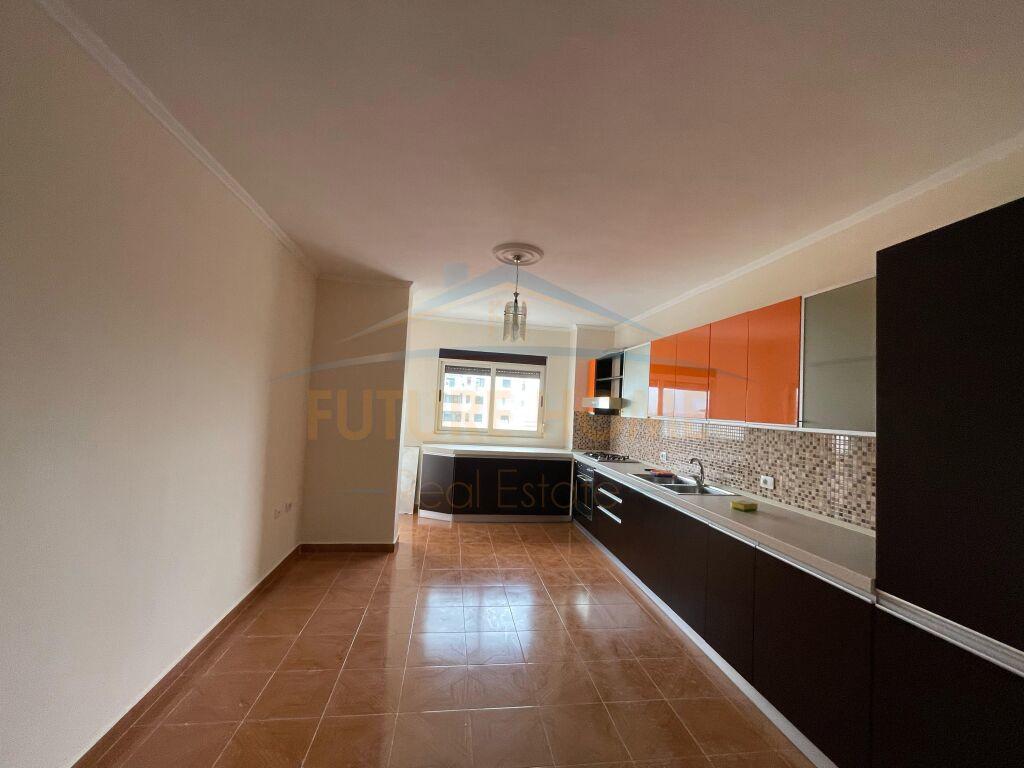 0697048060,Shitet, Apartament 2+1+2, Prane Stadiumit,Durres