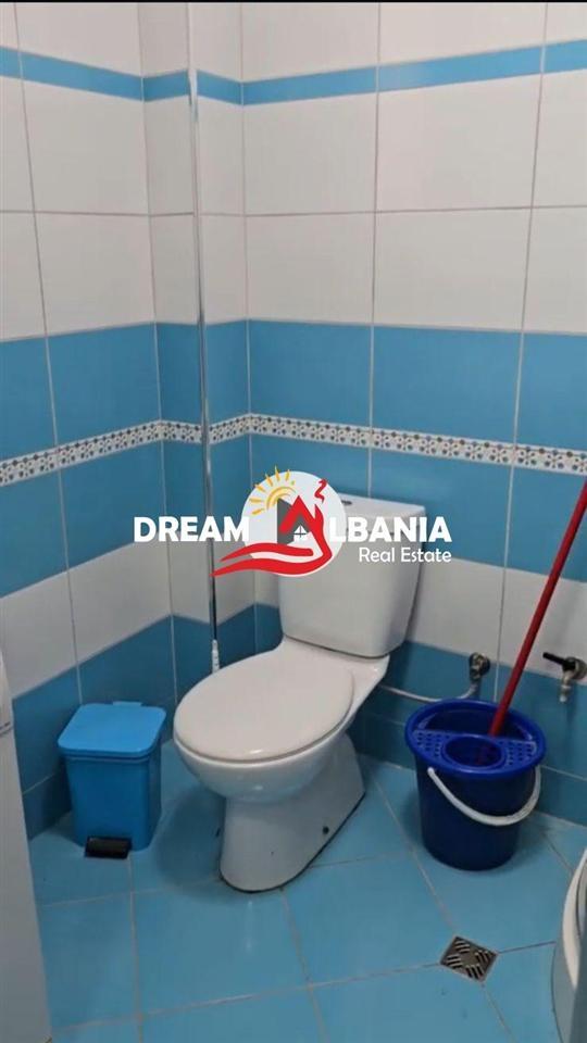 Zyre me qera ne zonen e Myslym Shyrit (ID 4261367)