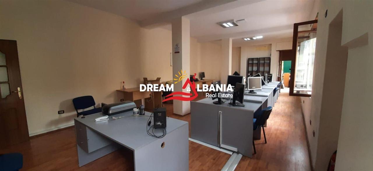 Zyre me qera ne Bllok (ID 4261312)