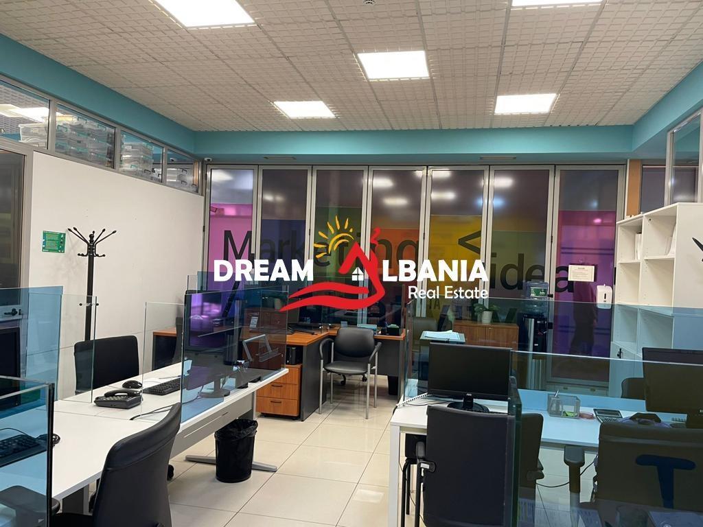 Ambient biznesi me qira ne zonen e Bllokut (ID 4271844)