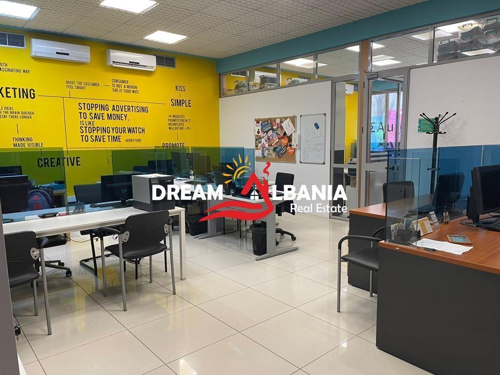 Ambient biznesi me qira ne zonen e Bllokut (ID 4271844)