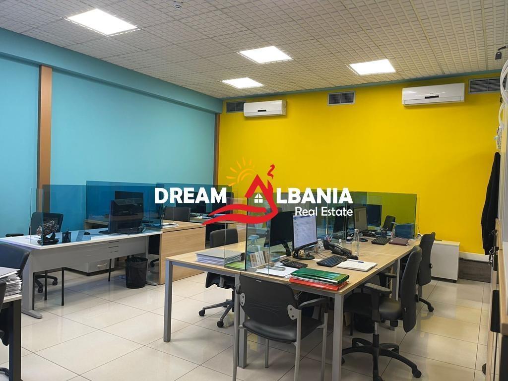 Ambient biznesi me qira ne zonen e Bllokut (ID 4271844)