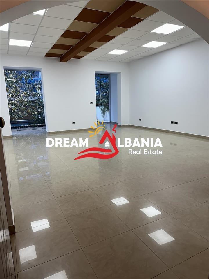 Ambient biznesi me qera ne zonen e Bllokut (ID 42611236)