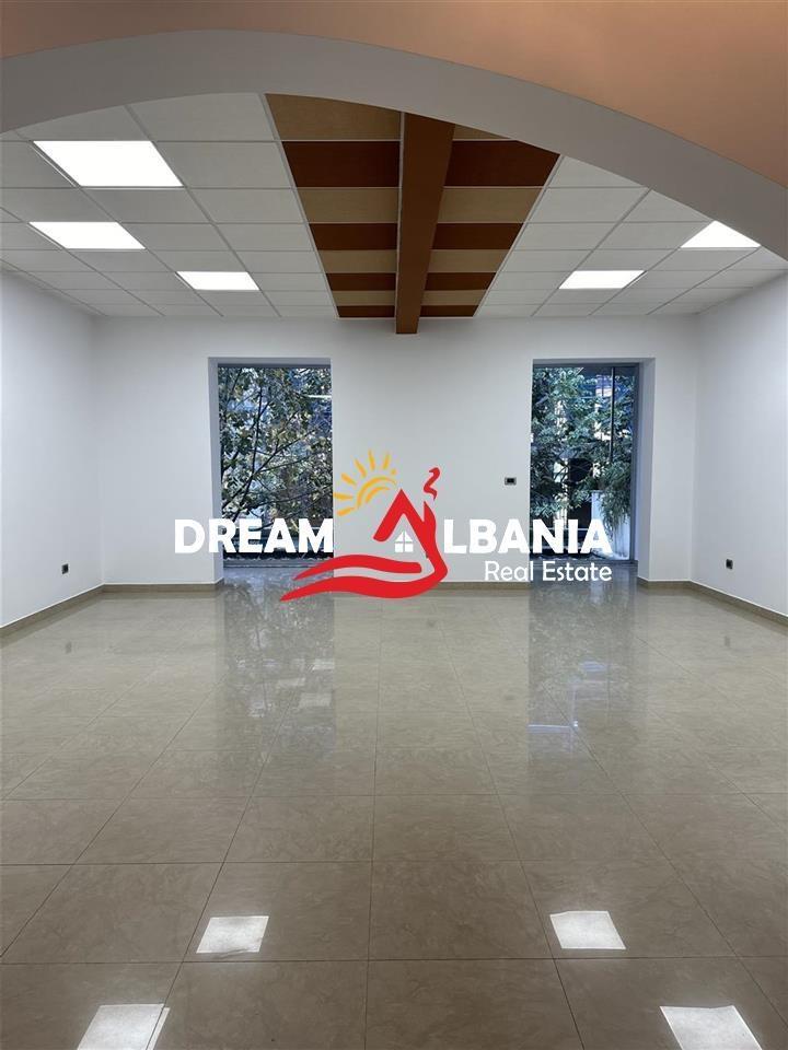 Ambient biznesi me qera ne zonen e Bllokut (ID 42611236)