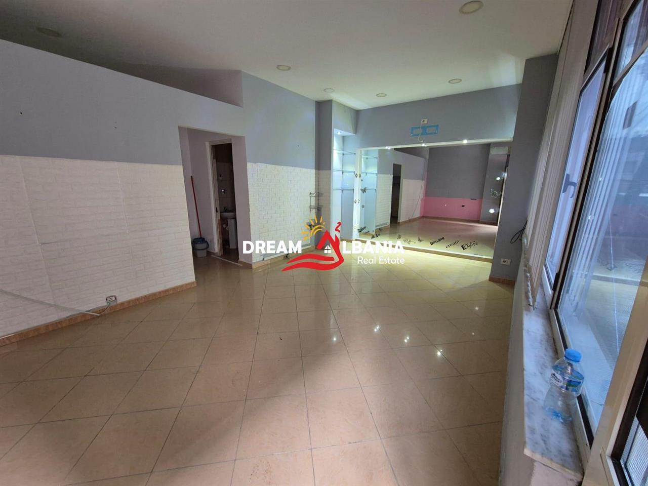 Dyqan ne shitje ne Rrugen Kongresi Manastirit (ID 4171553)