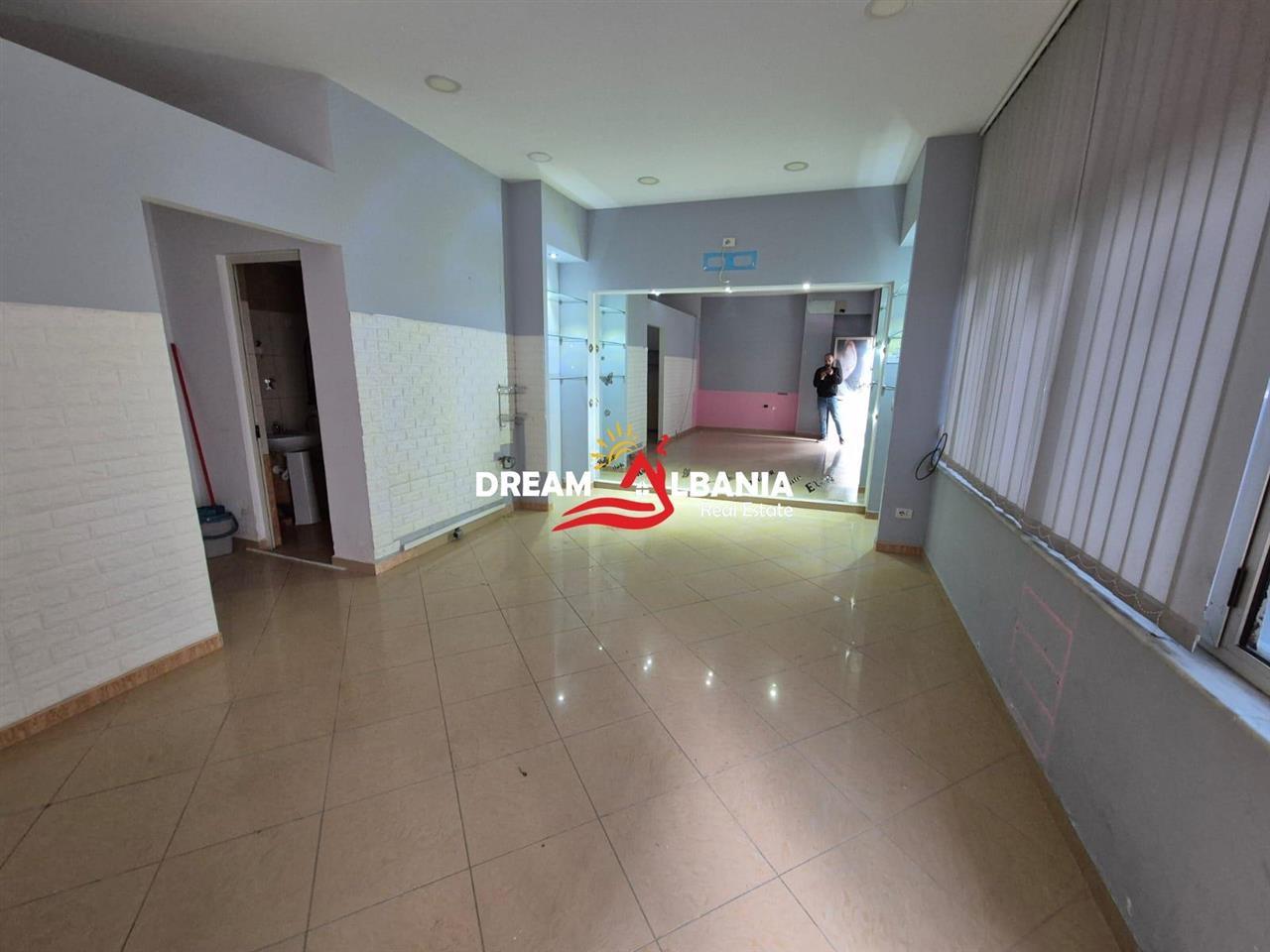 Dyqan me qera ne Rrugen Kongresi Manastirit