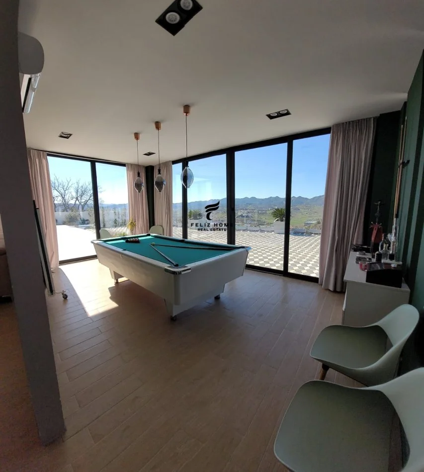 Tirane, vendesi appartamento 5+1 Piano 2, 3.250 m² 850.000 € (VORE)
