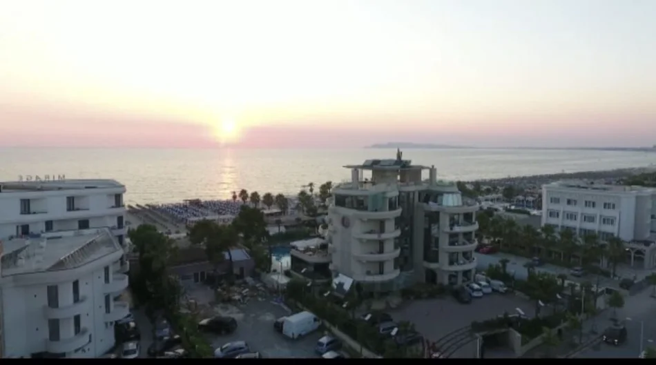 Durres, vendesi 2+1. Super mobilim 220.000 € (GOLEM)