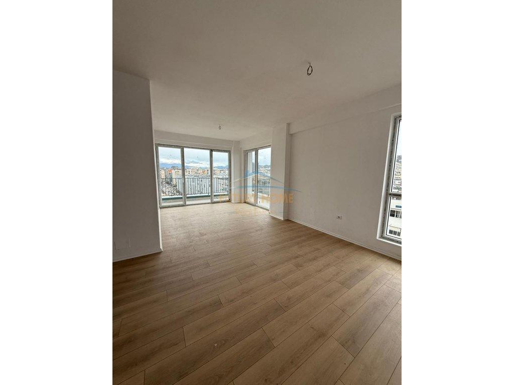 Shitet, Apartament 3+1+2, Komuna e Parisit, Tirane