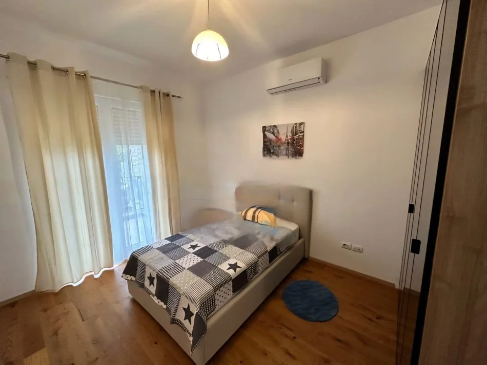Tirane, for Rent 2+1 Apartment with Balcony, 1st Floor, 95 m², €1,200 (Secret Garden Residence)