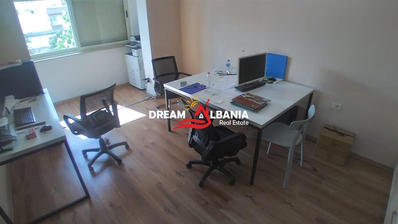 Apartament 1+1 me Qera prane 21 Dhjetorit ne Tirane. (ID:421