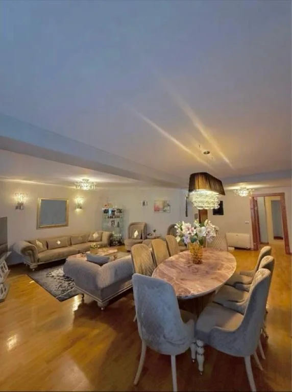Tirane, shitet apartament 4+1 Kati 5, 220 m² 600.000 € (BULEVARDI ZOGU 1)