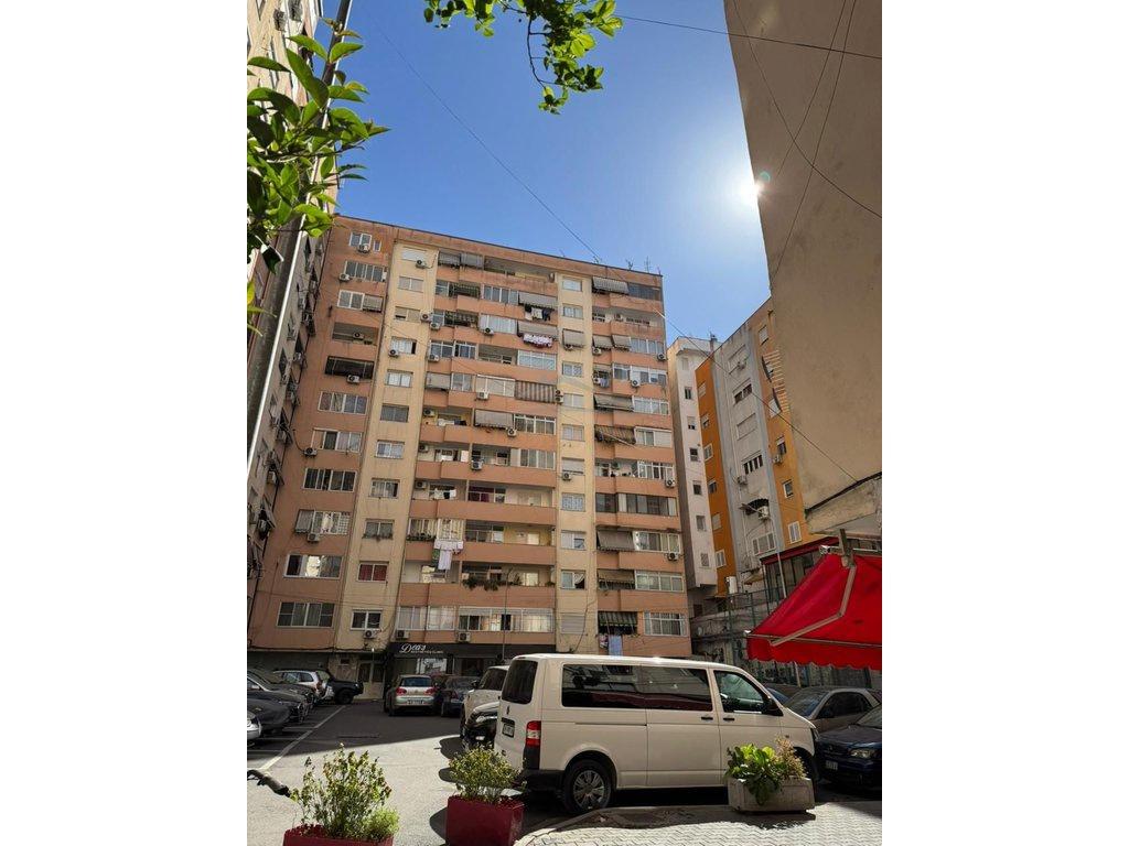 0693769552,Shitet, Ambient Biznesi, Komuna e Prisit,Tirane