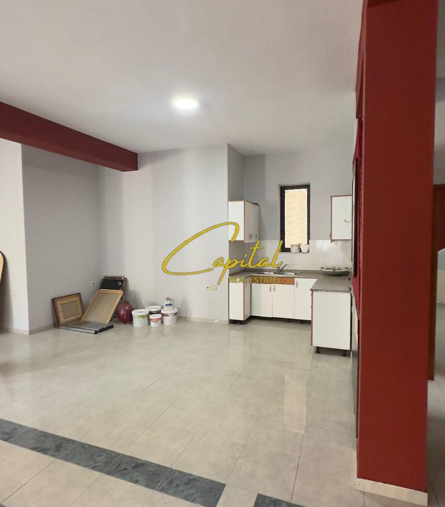 AMBIENT BIZNESI IN AFFITTO 120 M2 VIA DI DURRES 950 EURO