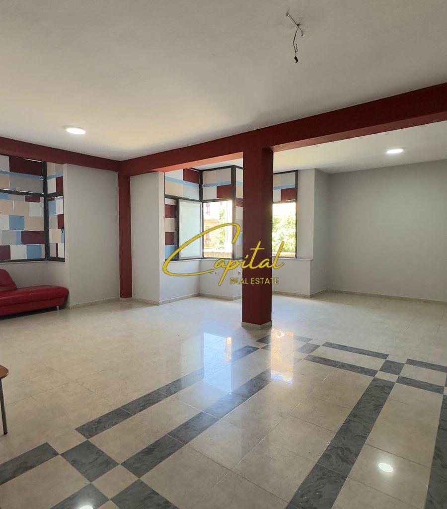 AMBIENT BIZNESI ME QIRA 120 M2 RRUGA E DURRESIT 950 EURO