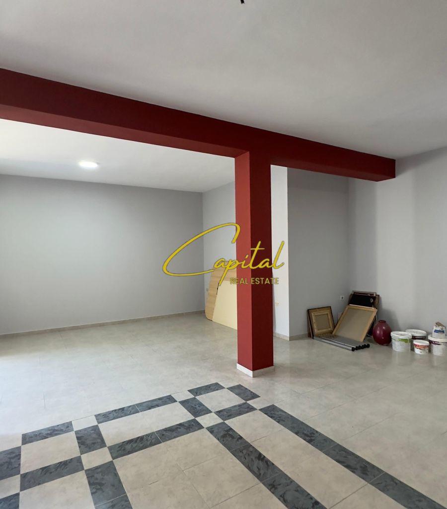 AMBIENT BIZNESI IN AFFITTO 120 M2 VIA DI DURRES 950 EURO
