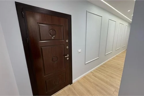 Tirana, appartamento 2+1 in vendita al secondo piano, 93 m², 245.000 € (Via Myslym Shyri)