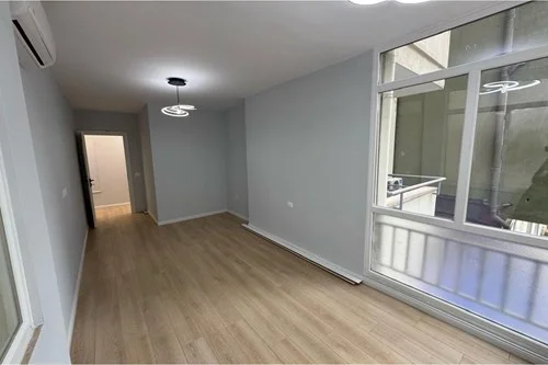 Tirana, appartamento 2+1 in vendita al secondo piano, 93 m², 245.000 € (Via Myslym Shyri)